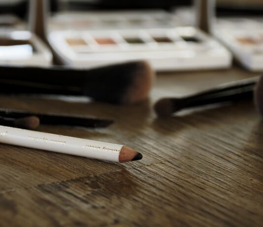 6 Drugstore Eyeliner That Are Worth Purchasing best-drugstore-eyeliner